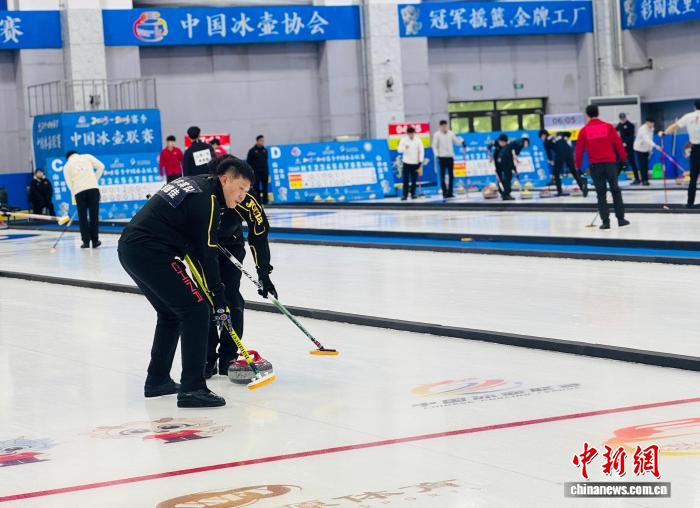 中国冰壶联赛2025-2026赛季西宁站正式开启：高原