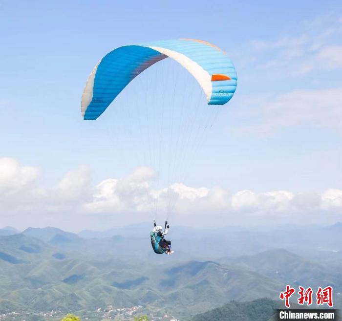 浙江安吉黄浦江源片区铜锣山基地：滑翔高手竞