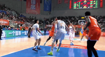 北京男篮末节崩盘麦基爆发难救主许利民战术选