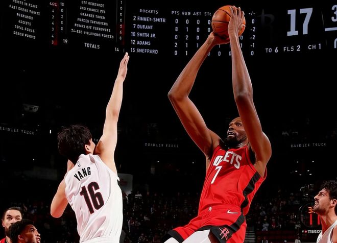 火箭逆袭冲击季后赛前三 排名悬念待揭晓